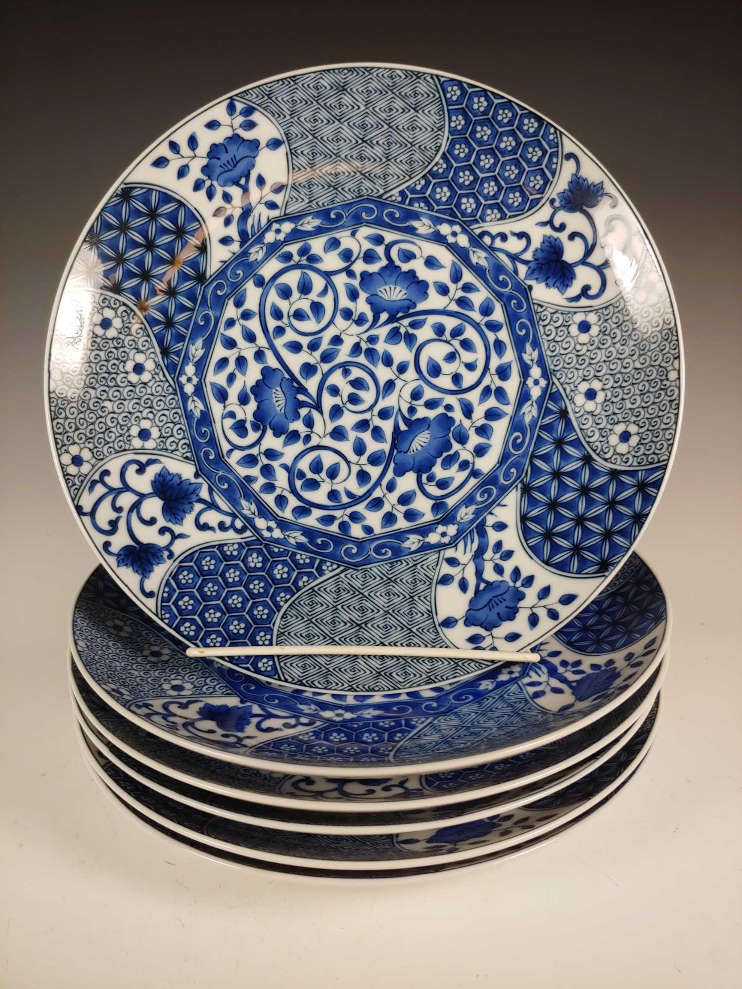 Set of 6 Neiman Marcus Blue and White 10" Dinner Plates: Neiman Marcus Japanese blue and white floral dinner plates. Approx. 10" diameter in condition with zero to minor signs of use, see photos.