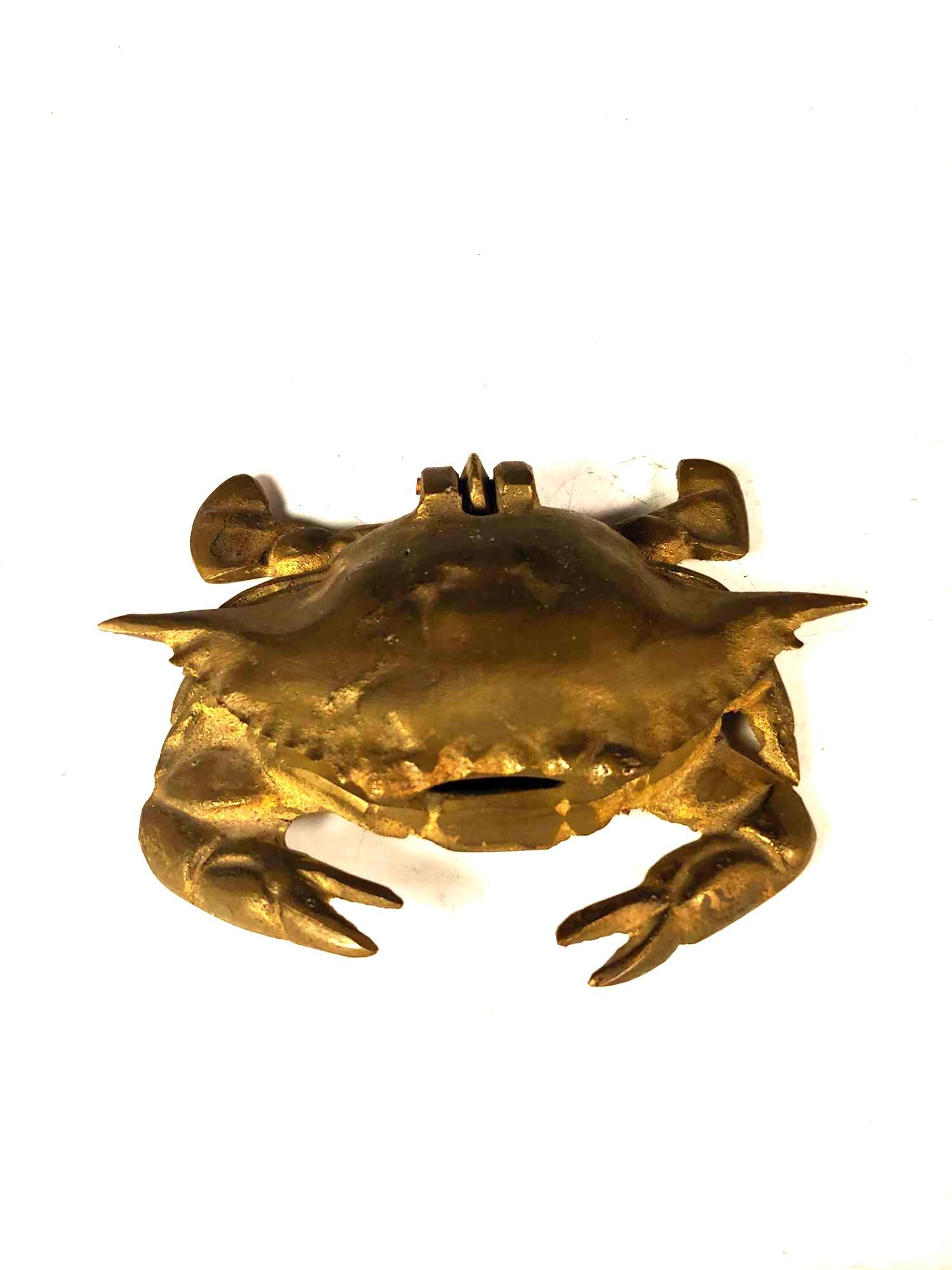 Solid Brass Vintage Hinged Crab Cigar Ashtray: Brass hinged top crab ashtray or trinket box. Approx. 5 1/2" by 4 1/2" deep. made from solid brass with top half lifting open. In good condition, see photos.