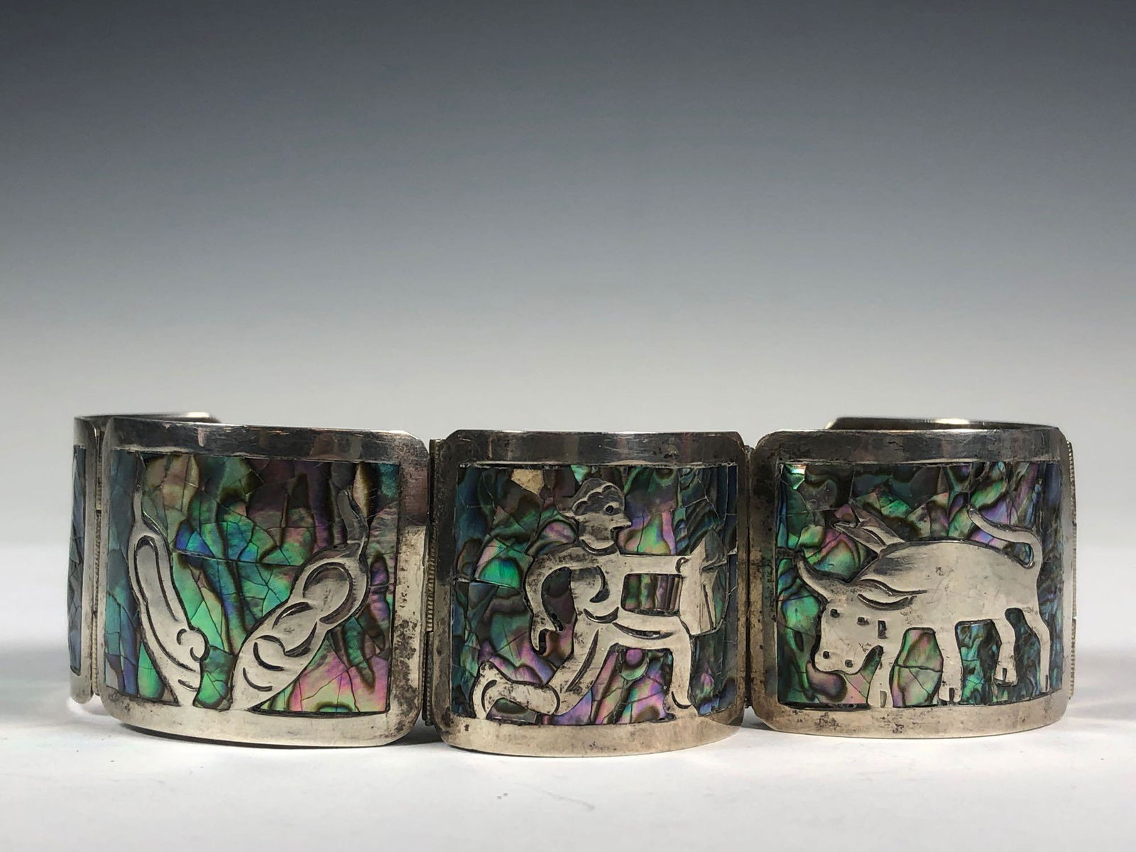 Hecho En Mexico Sterling Abalone Bracelet: .925 Sterling silver and paneled abalone or mother pearl bracelet. Signed and in good condition, see photos.