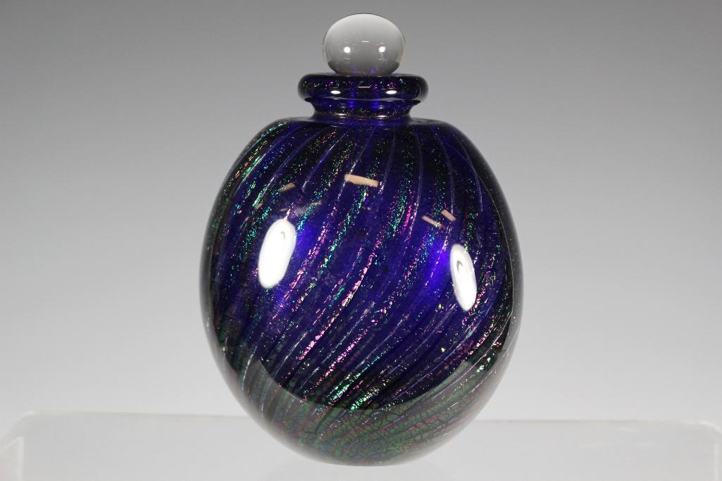 Robert Eickholt Art Glass Fragrance Bottle: Robert Eickholt perfume bottle with dabber. Cobalt with sparkle twist pattern and clear dabber. Signed and dated on bottom as shown. Late 20th century studio art glass. Measuring 5" tall x 4" wide. Co
