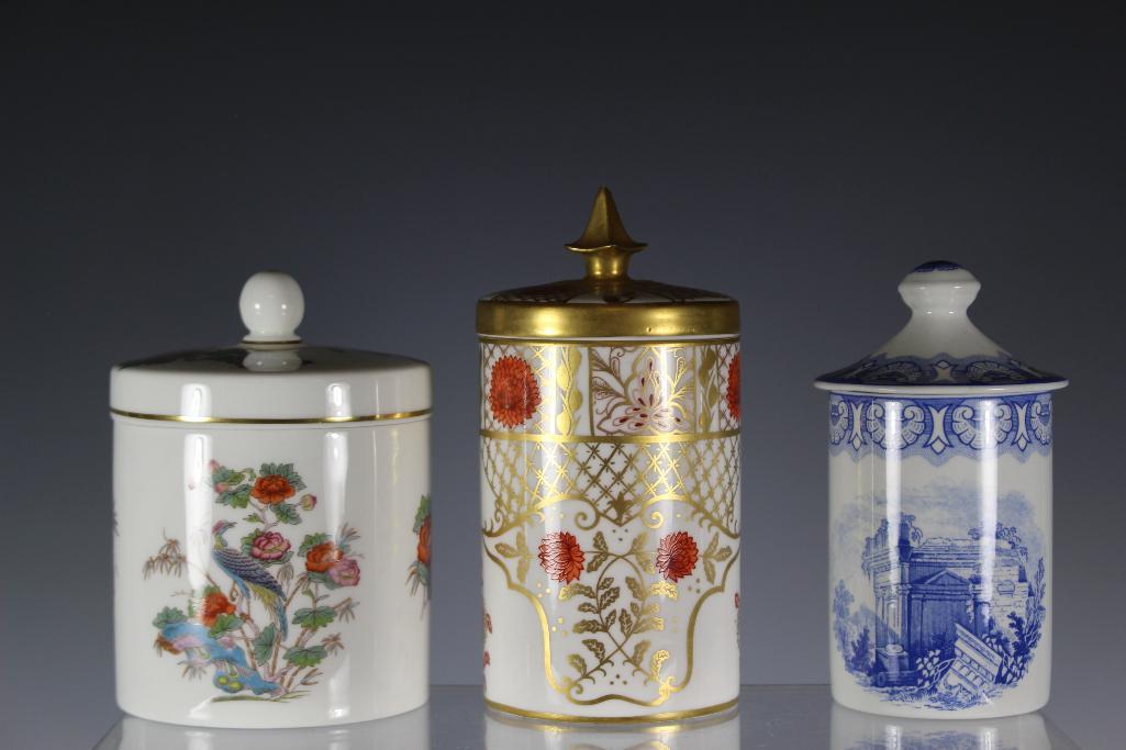 Collection of Three Porcelain Lidded Spice Jars: Group of 3 apothecary lidded spice jars includes; Spode Blue Room, Wedgwood Kutani Crane andAbbeydale Imperial. Approx. 4 1/4" to 5 1/4" tall in good condition, see photos.