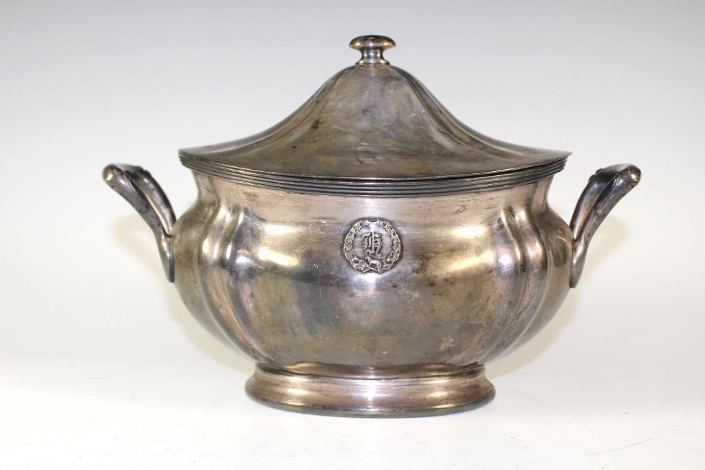 Fine Halle Bros REED and BARTON Silverplated Covered: REED and BARTON SILVER SOLDERED 0101-H four pint footed silver plated serving tureen with lid and double handles as shown. Fine and elegant tureen measuring approx 8" tall x11" wide x 6" deep. Normal 