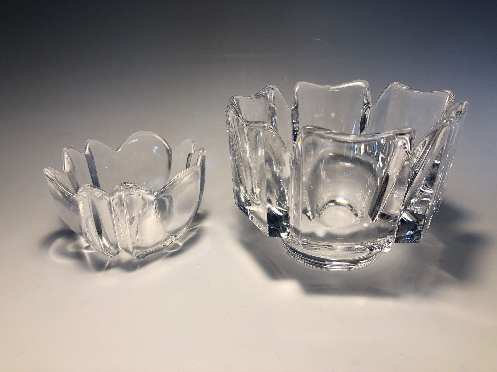 Orrefors Swedish Crystal 2 Pc Designer Art Glass Bowls: Orrefors Swedish Crystal 2 Pc Designer Art Glass Bowls. Good overall condition with no chips or cracks. Scratches can be seen up close. Please see the pictures for an idea of condition. Larger bowl me
