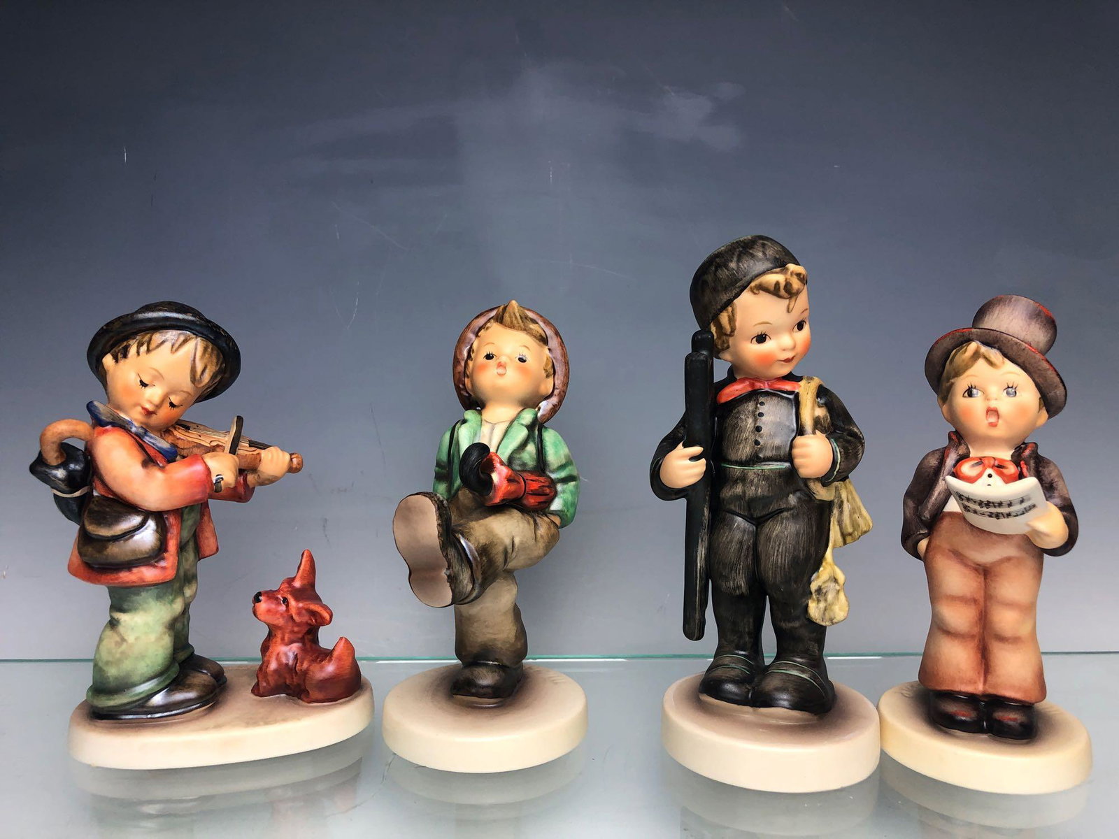 Hummel Lot of 4 TMK-6 The Missing Bee (1979-1991): Hummel Lot of 4 TMK-6 The Missing Bee (1979-1991) #79 GLOBE TROTTER, Figurine #1 Puppy Love, #12 Chimney Sweep, #131 Street Singer. See Photos