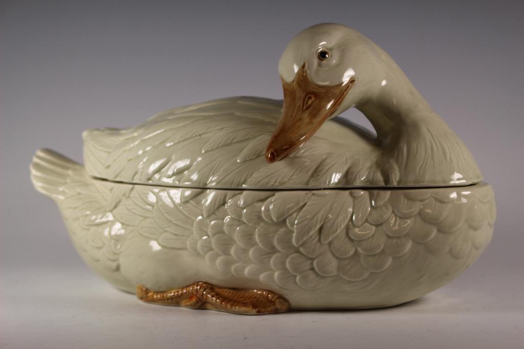 Vintage Fitz and Floyd Porcelain Swan Tureen: Large Fitz and Floyd porcelain swan tureen with ladle. Approx. 8 1/4" tall by 15 1/2" long unused in original box, see photos.