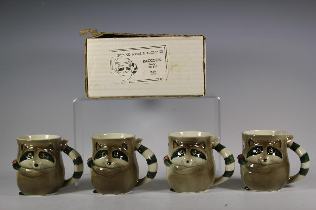 4 Vintage Fitz and Floyd Raccoon Mugs: Set of 4 vintage Fitz and Floyd Raccoon hand painted mugs. In original in excellent condition, see photos. 