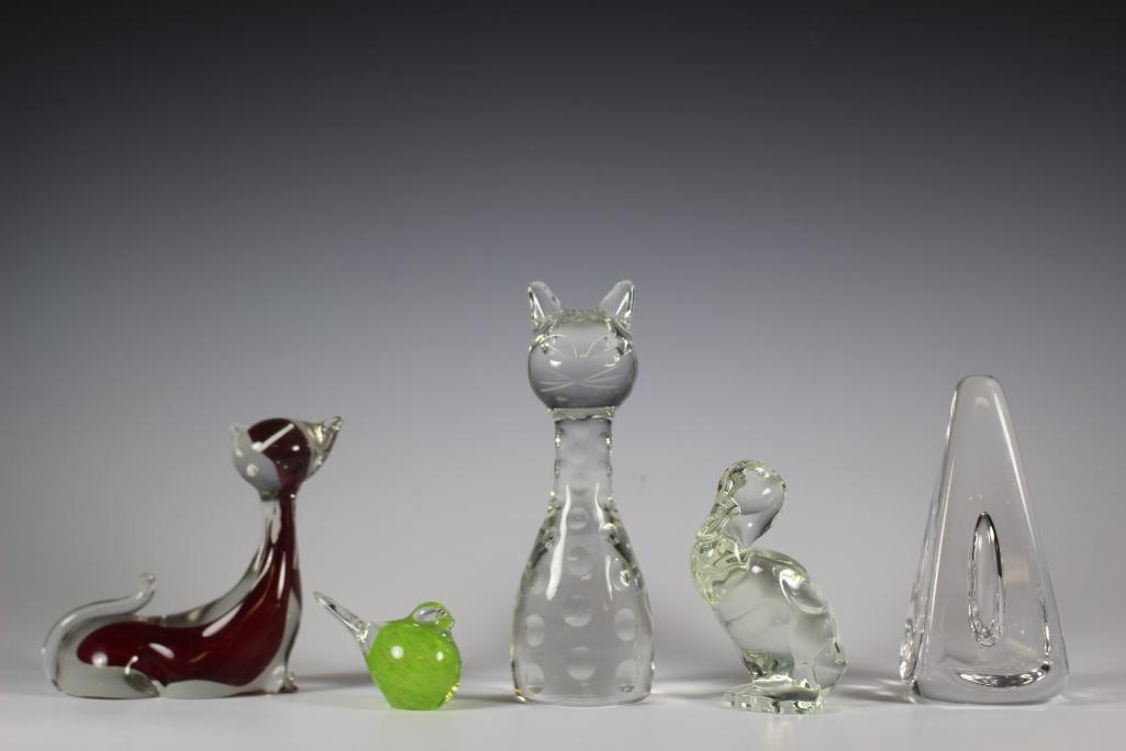 Vintage Art Glass Collection Lot: Collection includes; 4 1/2' tall duck with chips to base, 2" tall clear and green glass bird, 5 1/4" tall ruby and clear glass cat with broken front paws, 8" Spode coin dot clear cut glass cat and 6"