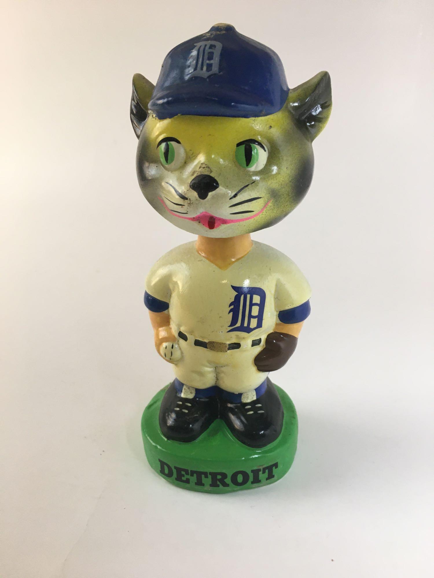 1980's Detroit Tigers Nodder w/ Glove (1 of 4)