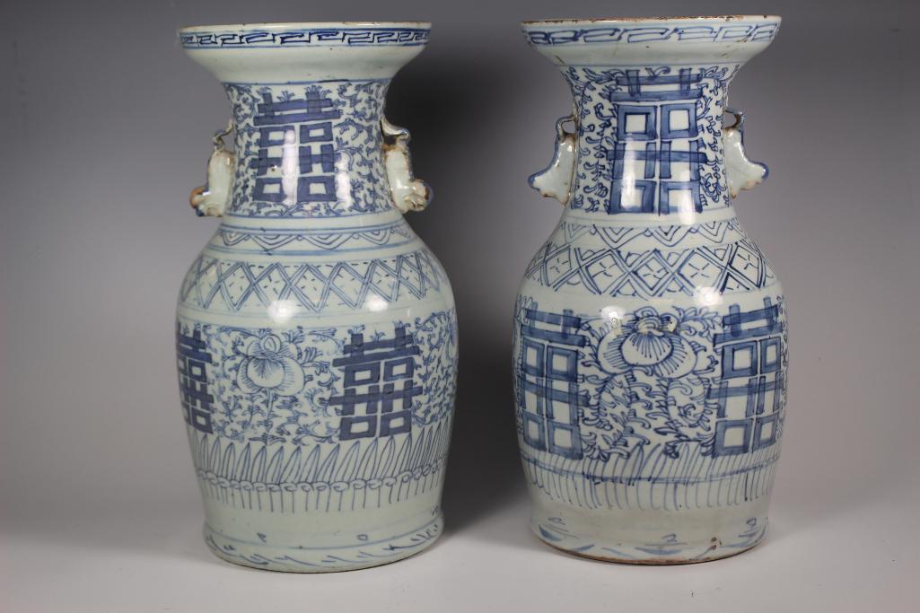 Pair of Chinese Blue and White Vases (1 of 15)