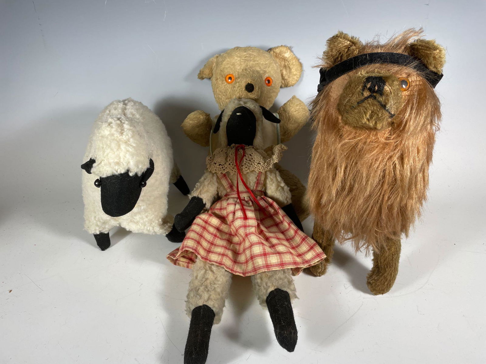 Vintage Teddy Bear And Stuffed Animals (1 of 17)