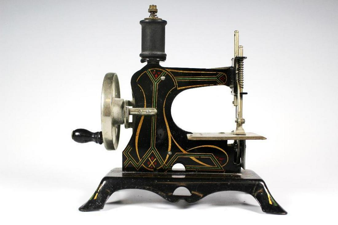 Art Deco Miniature German Sewing Machine (1 of 11)