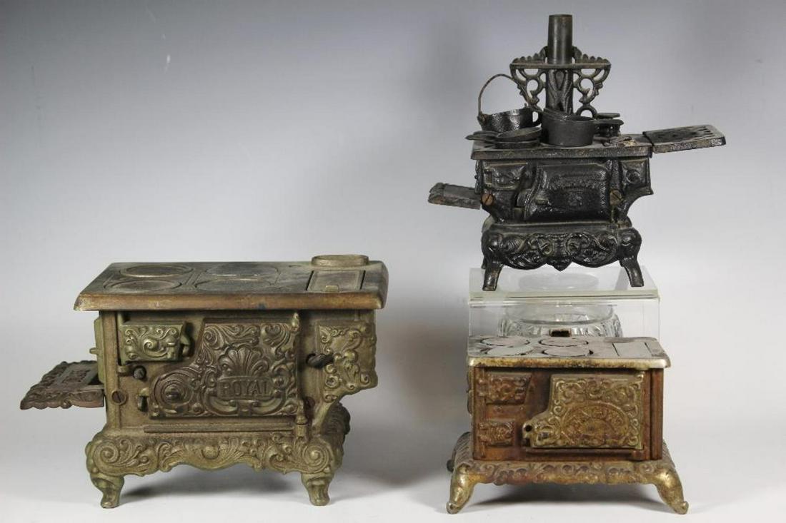 3 Cast Iron Salesman Sample or Toy Cast Iron Stoves (1 of 20)