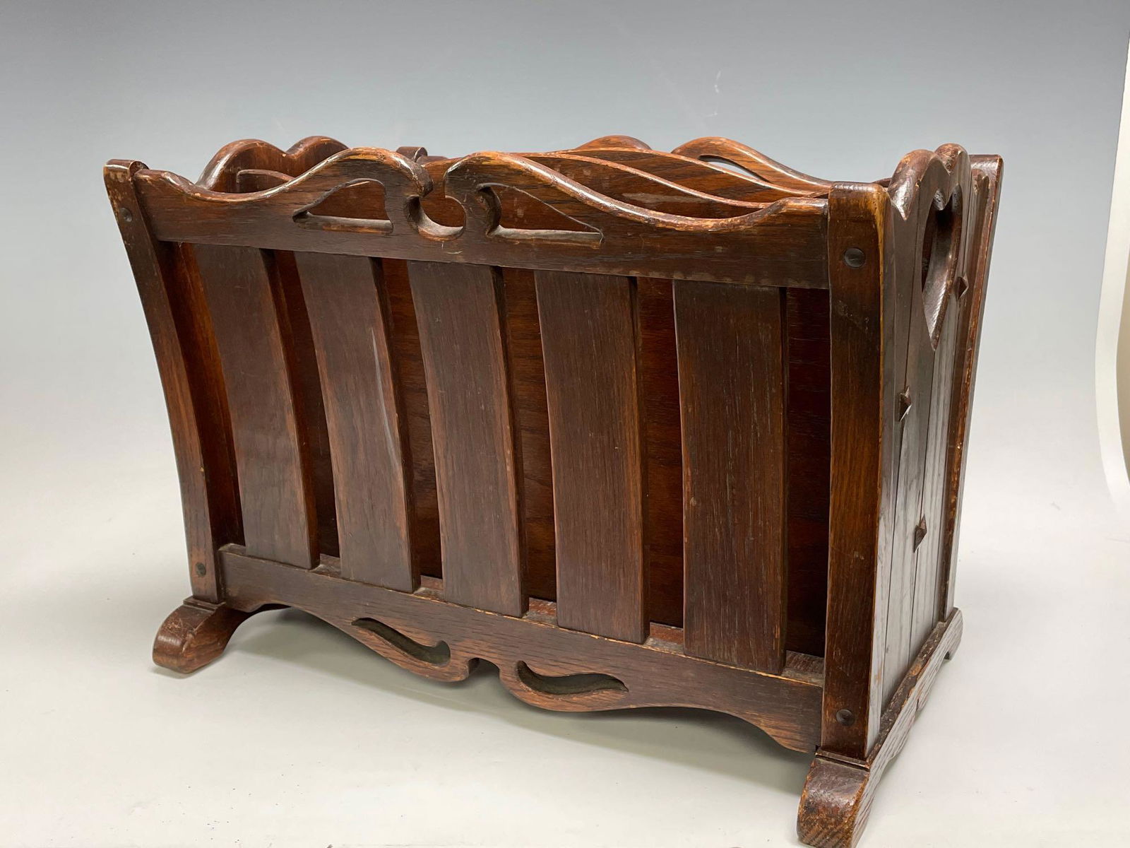 Romweber Viking Oak Collection Horsehead Magazine Rack (1 of 12)