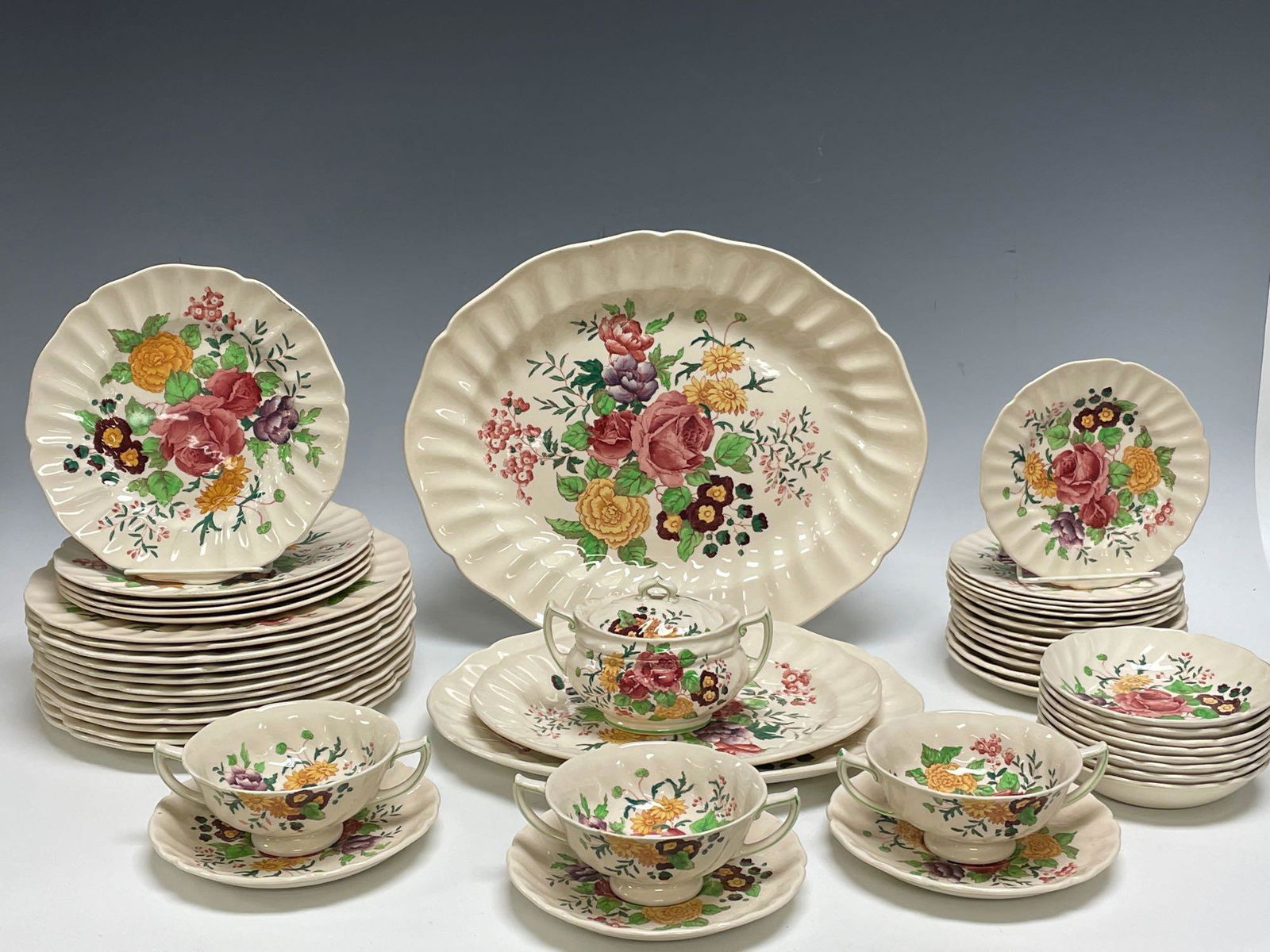 Royal Doulton "English Posy" 67 Piece Patial Dinnerware (1 of 14)