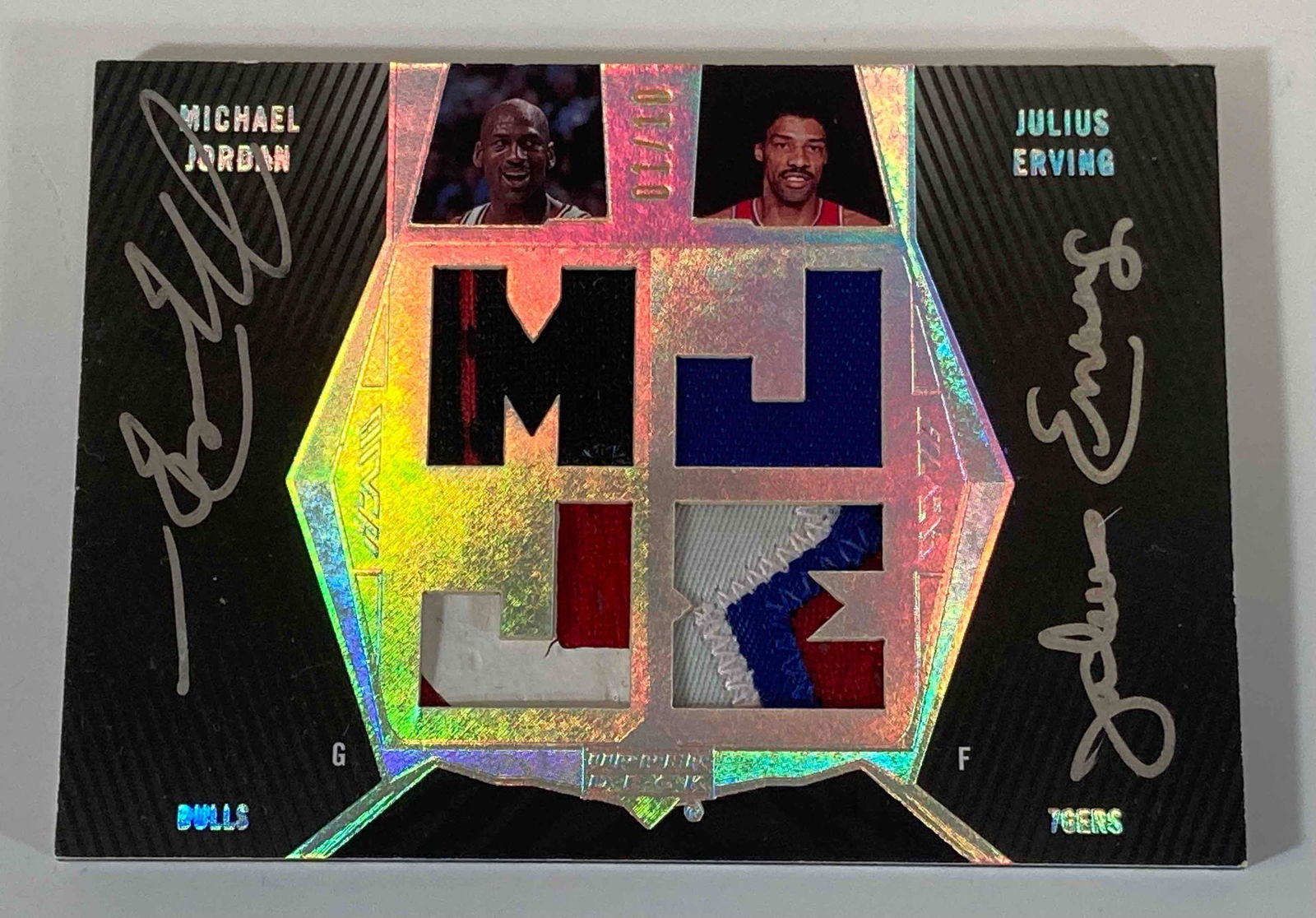 2007 UD Black Dual Patch Autographs Michael Jordan (1 of 6)