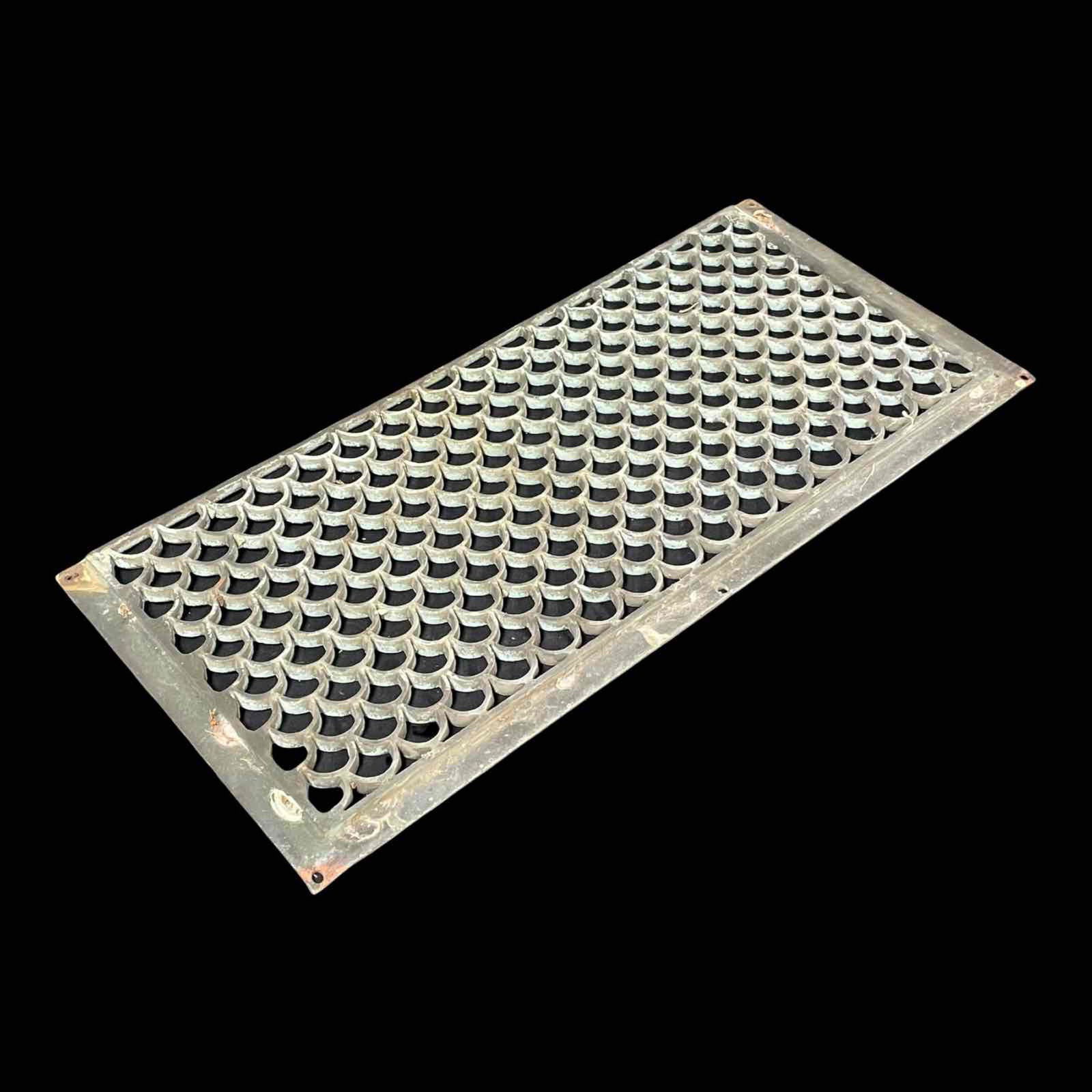 Antique Cast Verdigris Finished FISH SCALE Grate Cover (1 of 18)