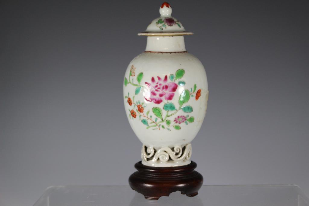 Chinese Export Porcelain  Tea Caddy (1 of 10)