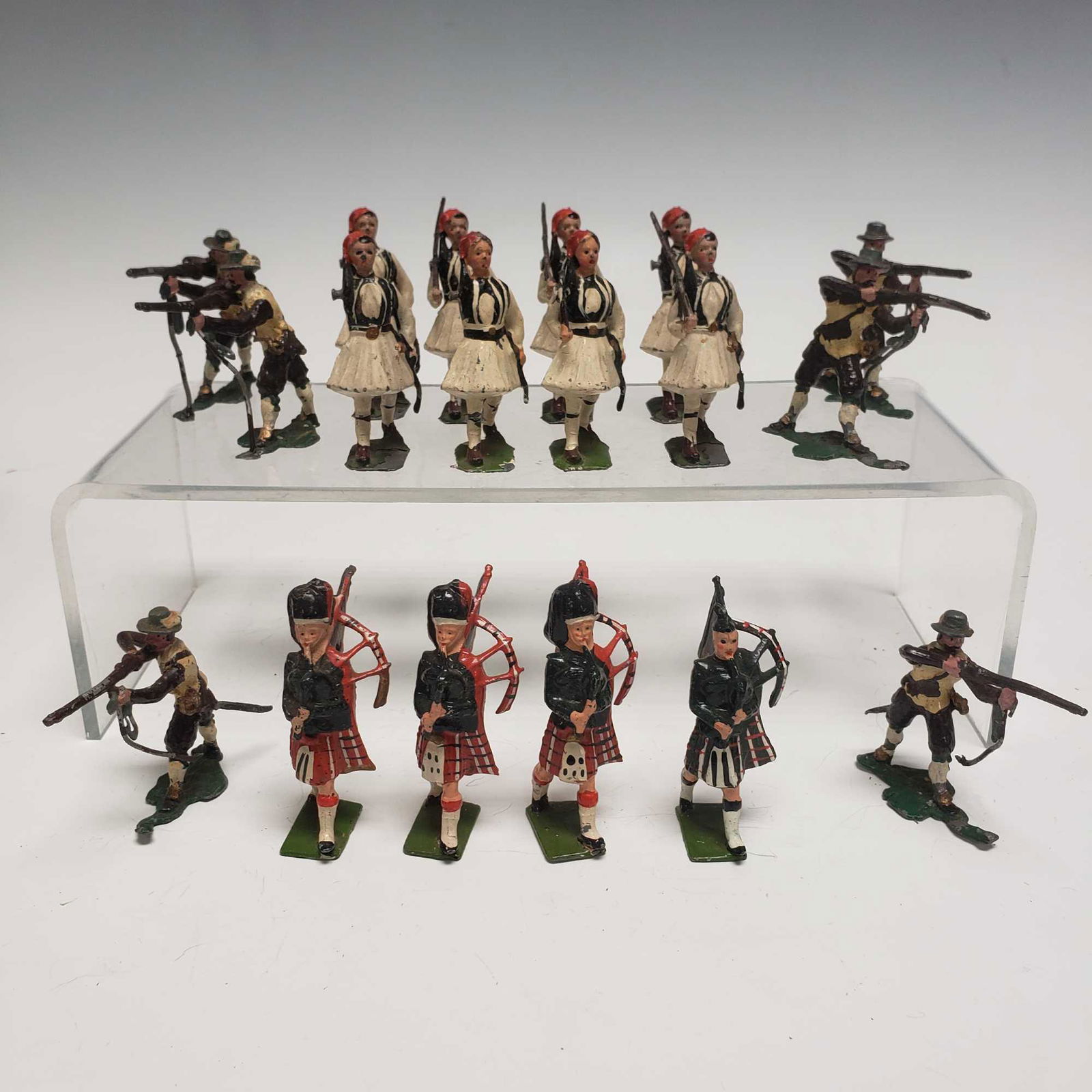 Group of 18 English Lead Soldiers Toy Figurines (1 of 10)