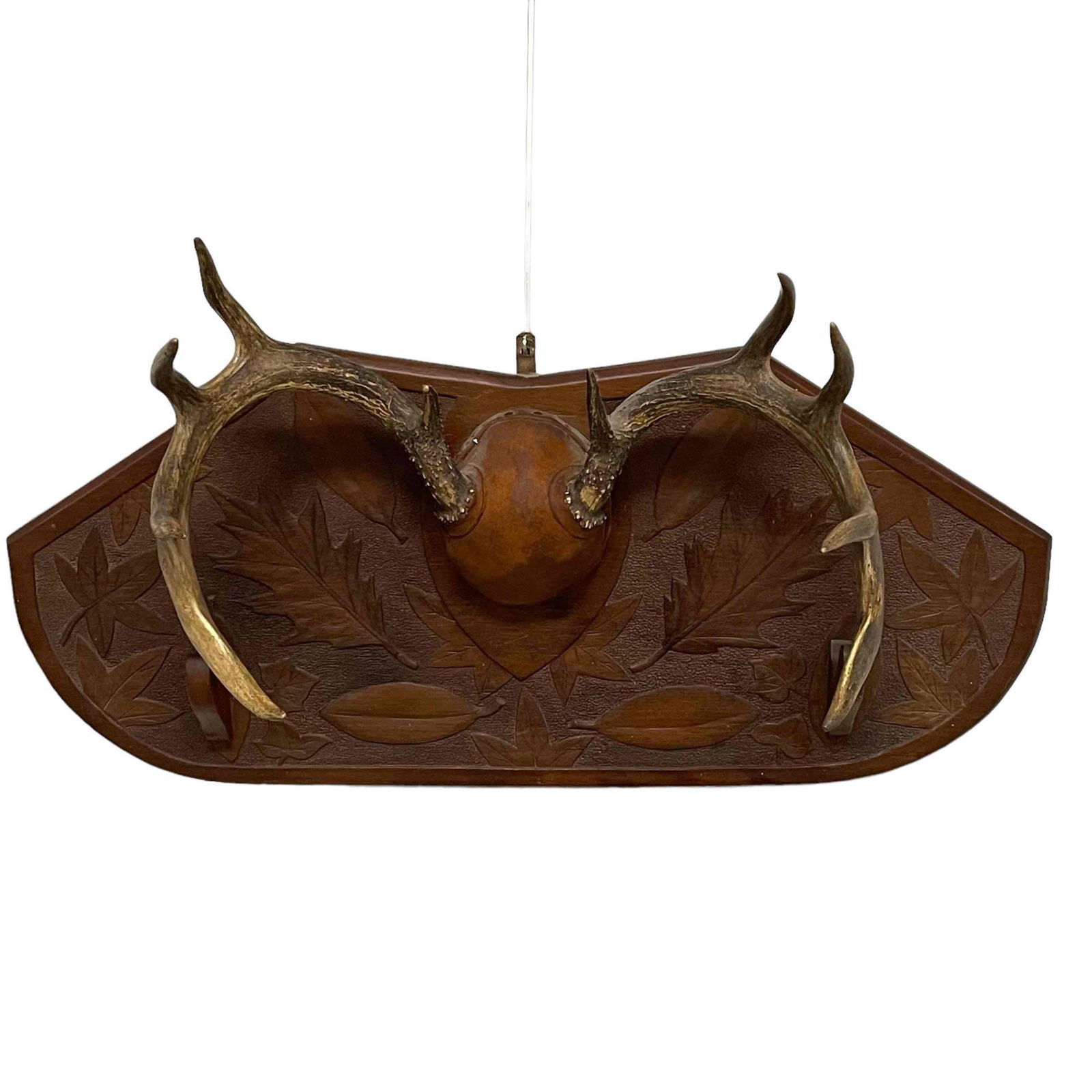 Oak and Oak Leaf Gun Rack with 10 Point Deer Antler Mount: Great sportsman American oak wall mounted rifle gun rack having a deer antler display rack mounted. Oak board with carved oak leaf and other leave patterns which allows the rifle to mount below the hi