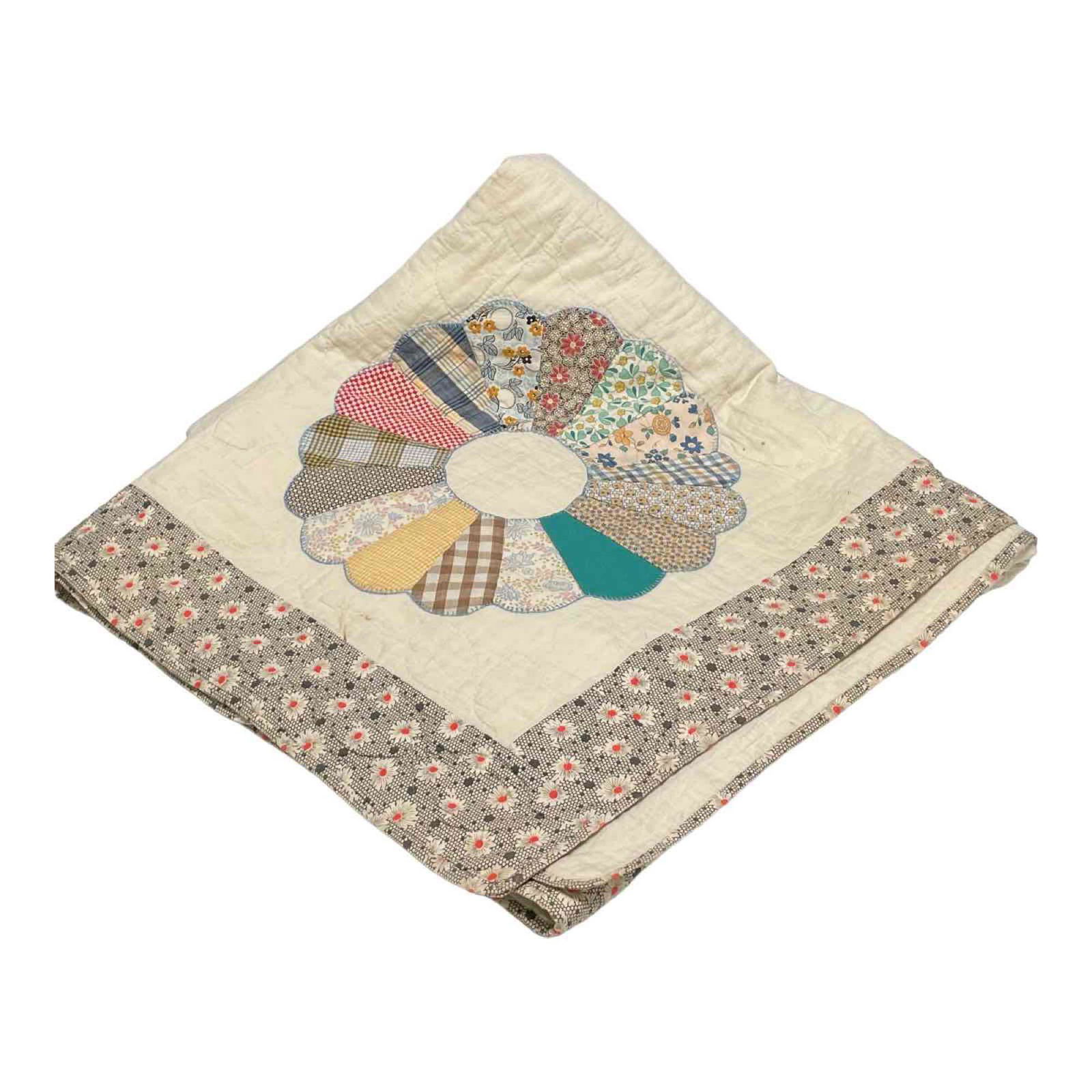 Antique Dresden Plate Country Quilt (1 of 18)