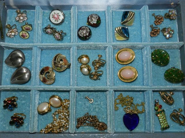 ESTATE Costume Jewelry Collection: Including Napier bracelet, Monet earrings, charm lock bracelet with key, several colored rhinestone pins, and 14 quality costume earring sets. Nice vintage Estate collection. All lots in this auction