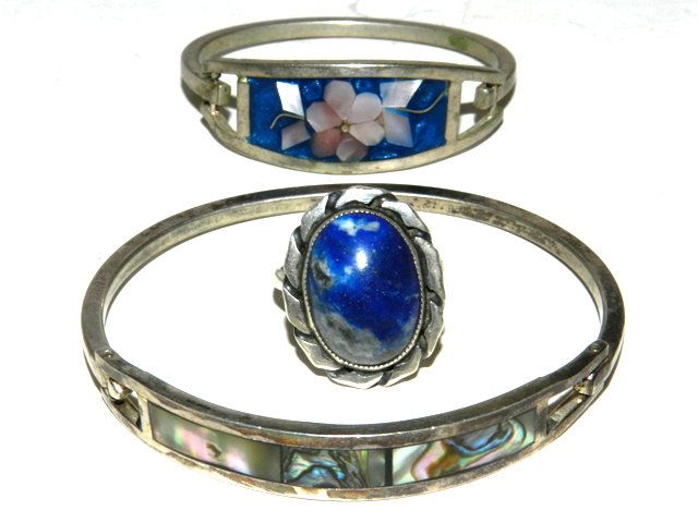 Mexican BABY Bracelet and Sterling Ring: Wonderful young child or baby bracelet, Abalone decorated bracelet and a sterling silver and agate oval stone ring. All in good condition. All lots in this auction are consignments of the Well known H
