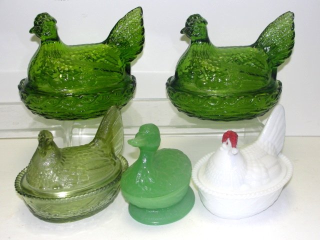 Westmoreland And Mosser Glass Hen on Nest: The 3 Mosser Glass Hen On Nest Green Opal Carnival is made by hand in Cambridge, Ohio. In late 20th. C. White one has the Westmoreland symbol on underside. 5.5" long. 4"wide. 4.5" to top of head. 5" t