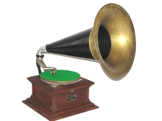 Victor Talking Machine Model Victrola Oak Case: In working order, missing head receiver for record.