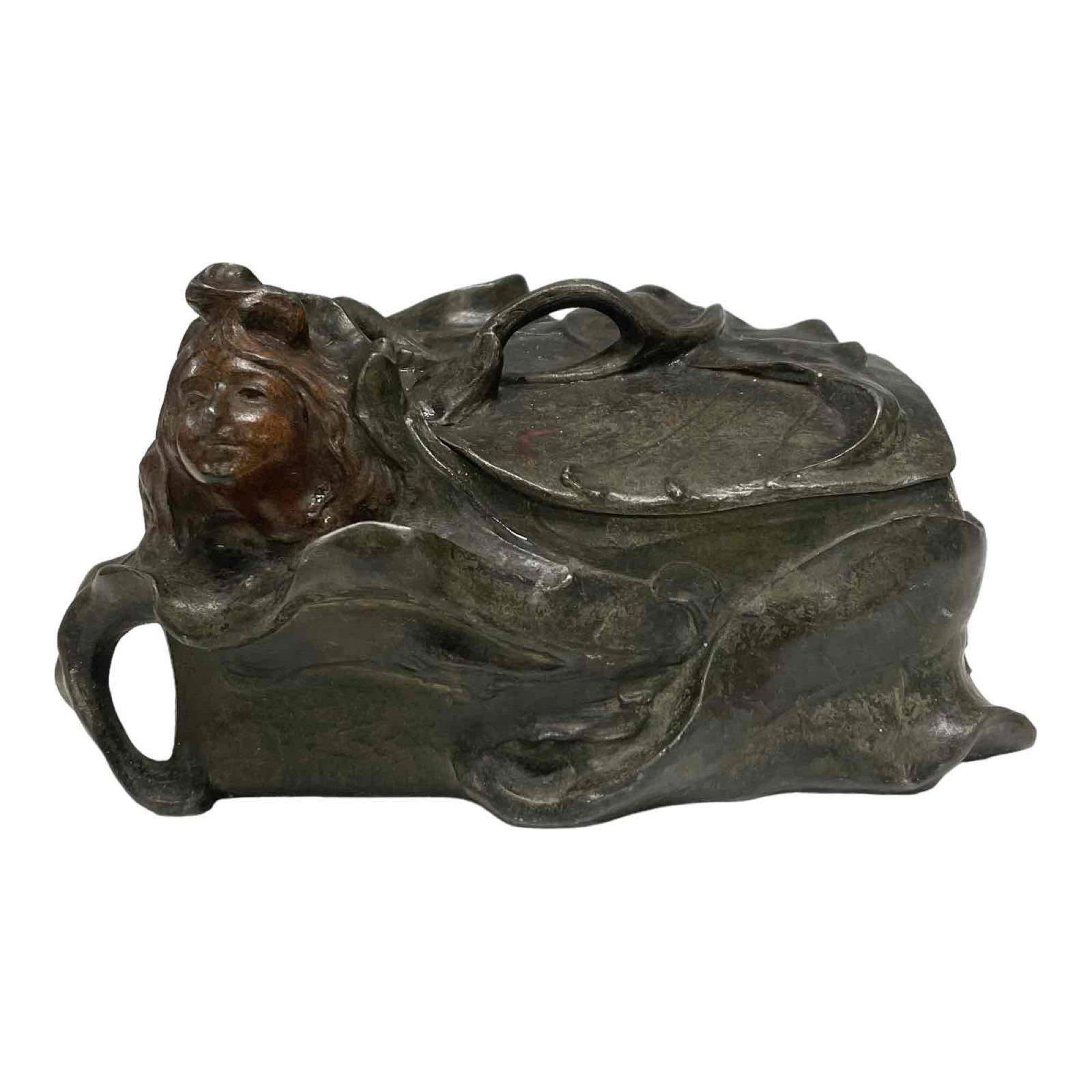 Early 19th Century Art Nouveau Lidded Dresser Box (1 of 20)