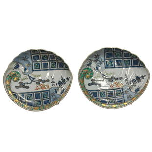 Pair of Meiji IMARI Awabi Form Japanese Dishes: Fine pair of polychromed decorated shallow rim dishes. Measuring approx 9.25" wide. Good condition as shown, see photos.