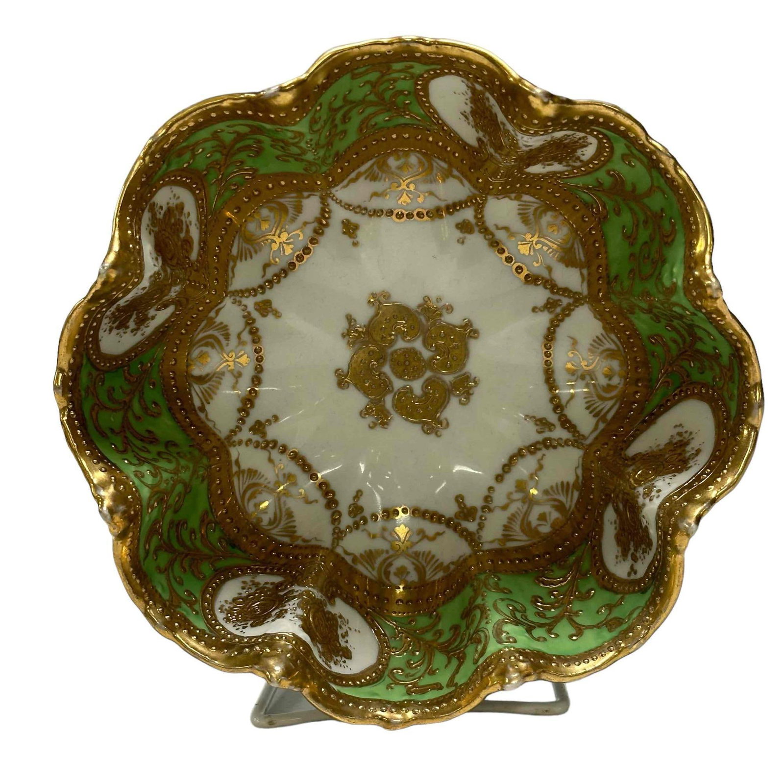 Japanese Hand Painted Nippon Gold Gilt Porcelain Bowl: Hand painted Nippon bowl with ruffled rim and gold gilt trim. 7" opening good condition some minor gilt loss around rim no cracks or chips, see photos.