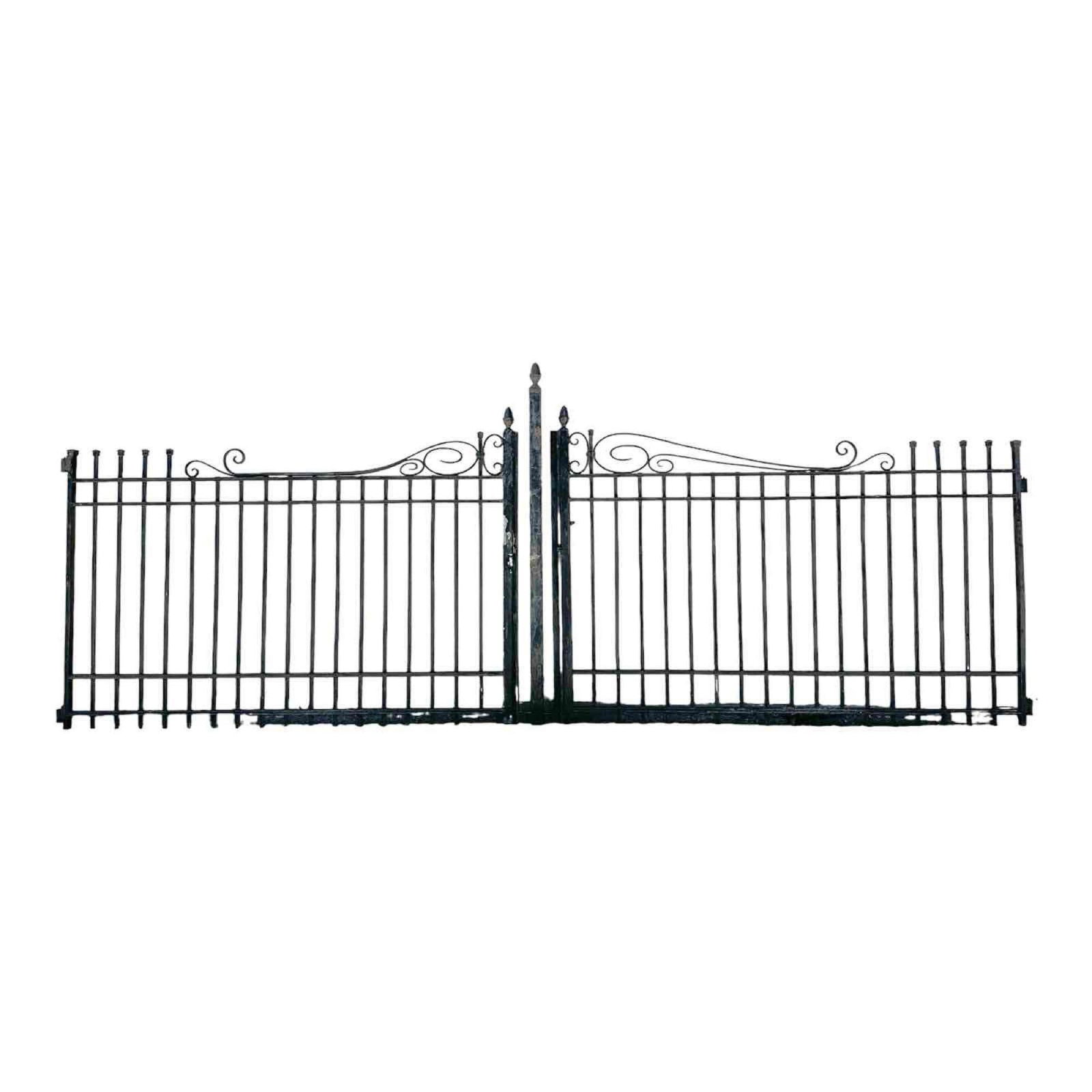 Incredible 16ft Castle Driveway Cast Iron Gate with Posts (1 of 8)