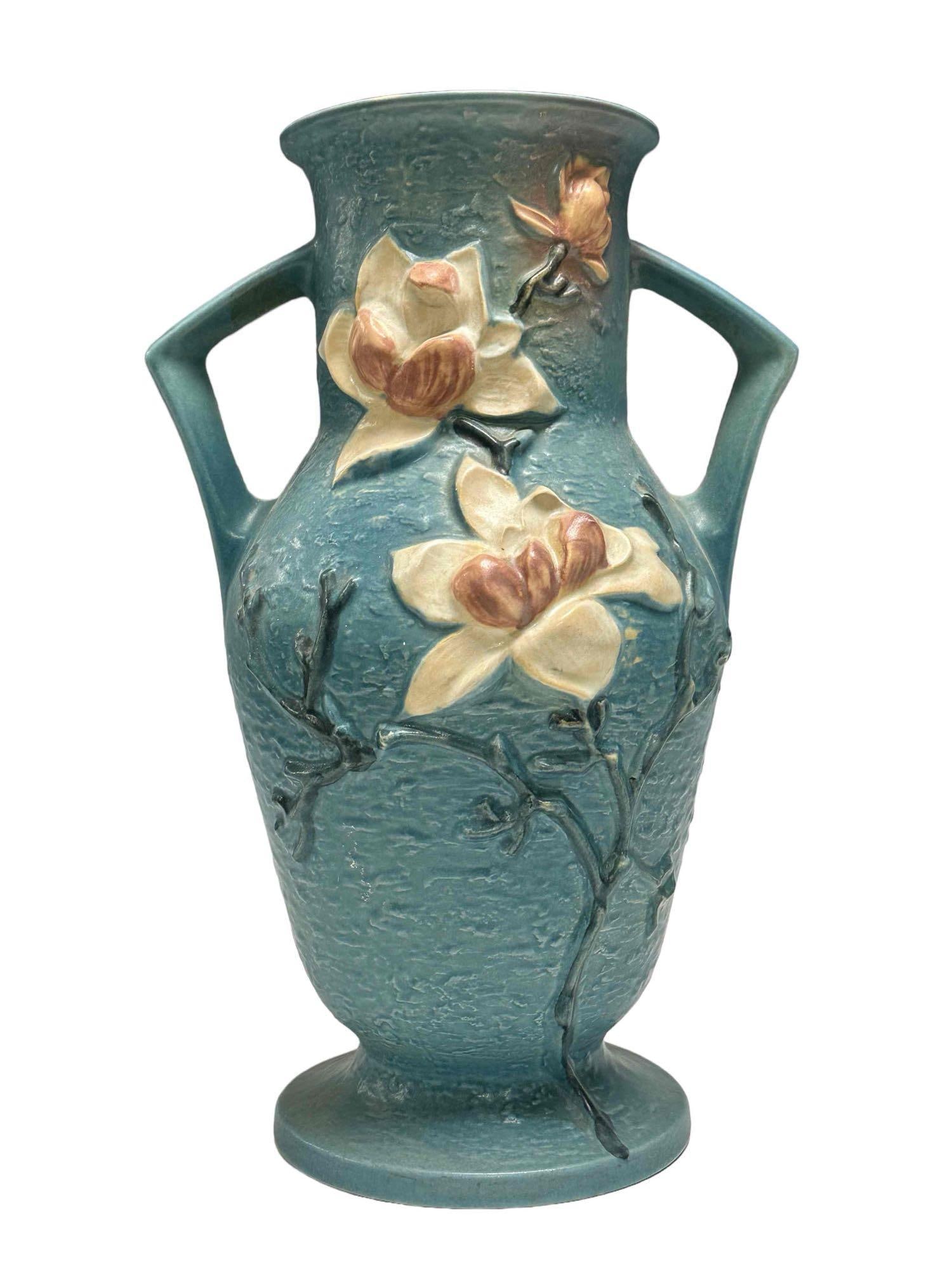 Roseville Blue Magnolia Double Handled Vese (1 of 17)
