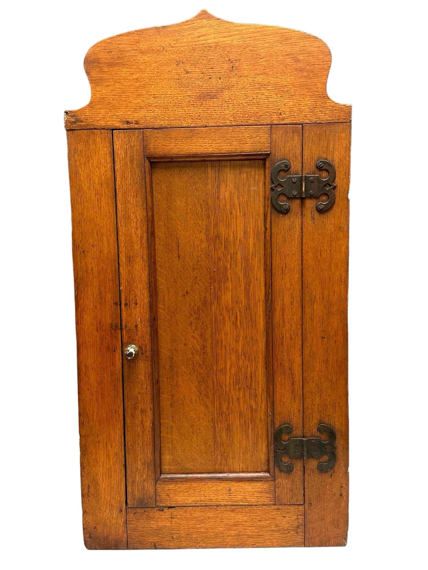 Petite 19th century American Oak Corner Wall Cabinet (1 of 17)