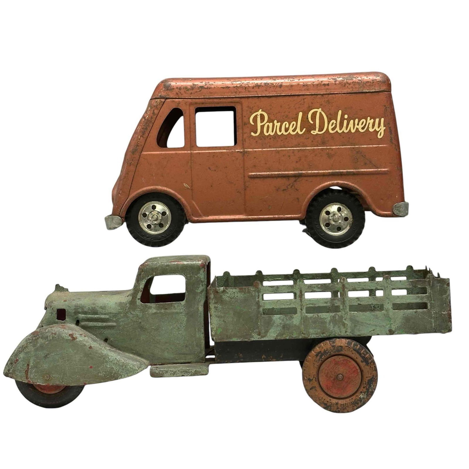 Two Antique Pressed Steel Delivery Trucks (1 of 19)