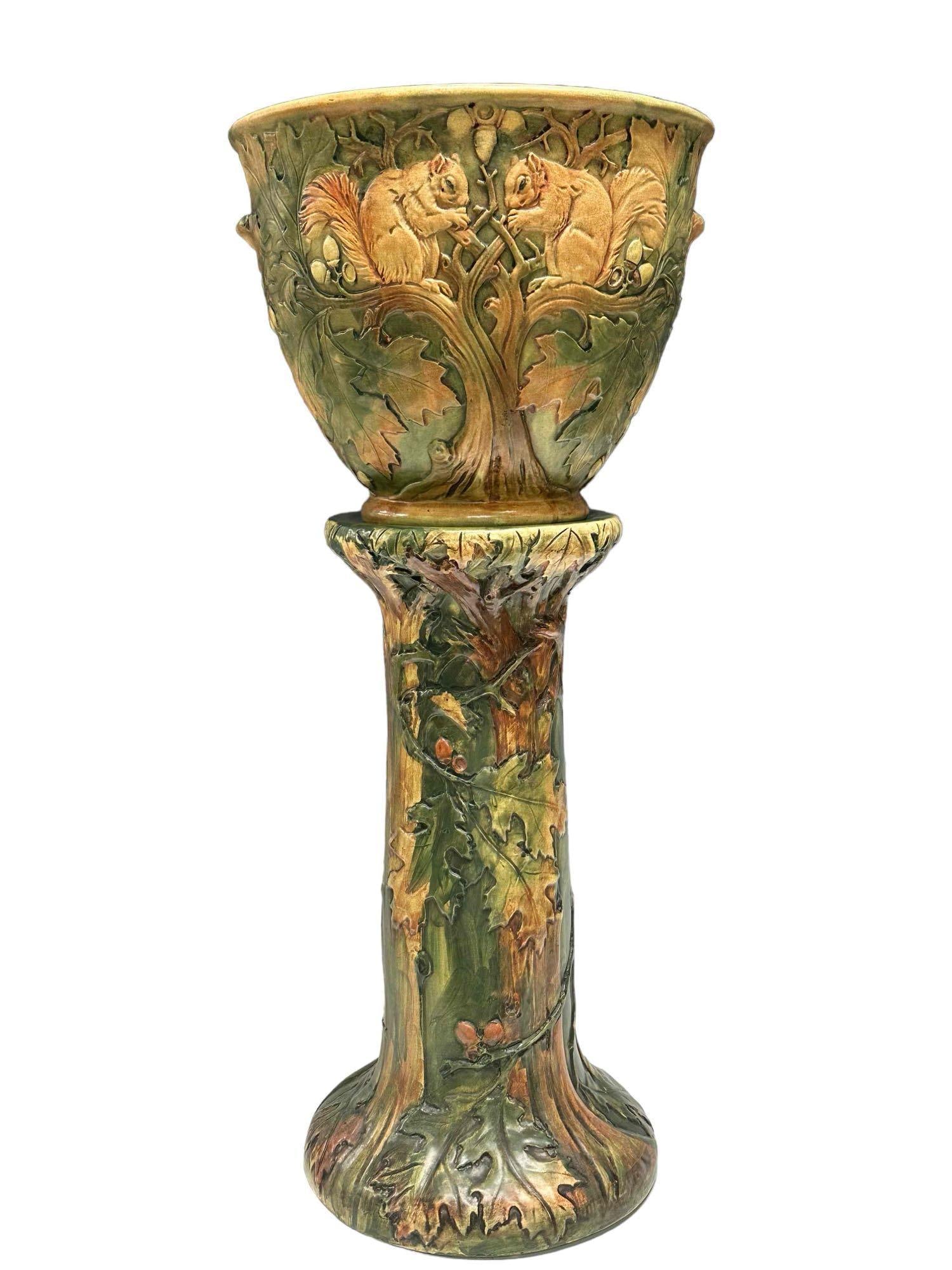 WELLER Woodcraft Squirrel and Acorn Jardiniere / Pedestal (1 of 20)