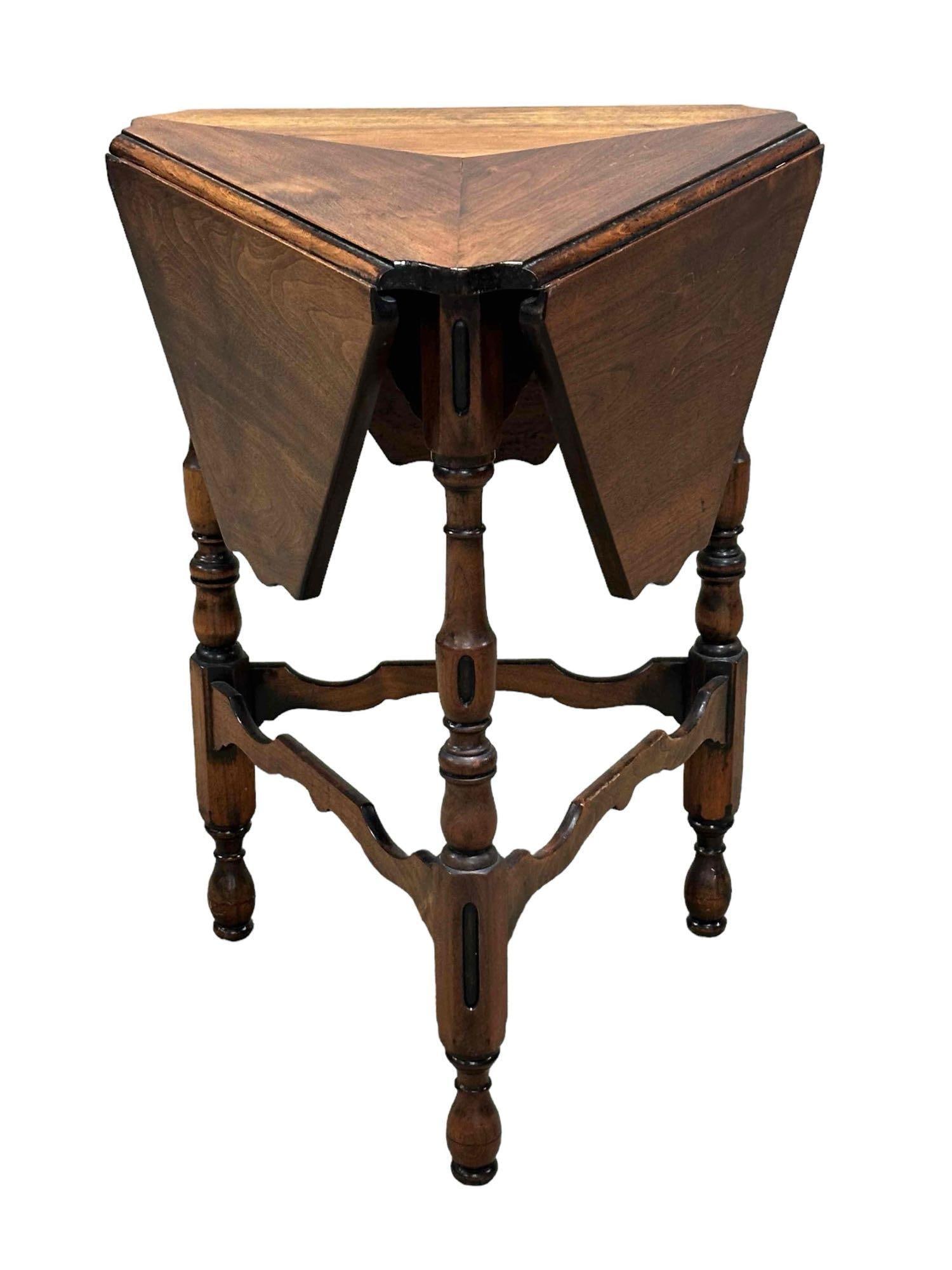 Small Art Deco Napkin Fold Drop Side Table (1 of 12)