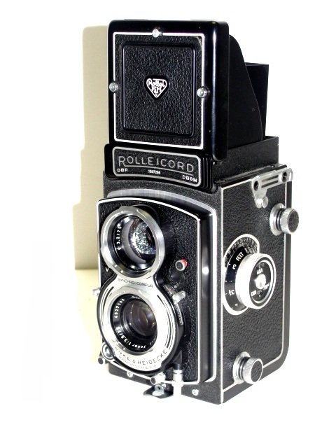 Rolleicord Camera German Franke & Heidecke: Fine quality twin lens camera with leather case hardly ever used. Appears everything turns and adjust well. See Photos For Close-up Of all Numbers. (UNTESTED