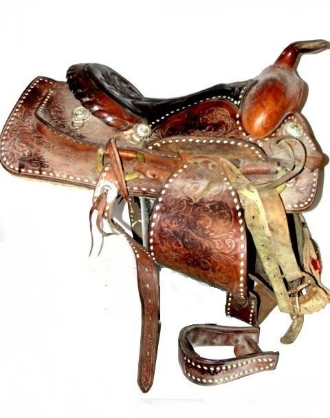Vintage Simco Bear trap Horse Saddle: Nice Roping Saddle 15" Big Dally Horn. Saddle is in good useable condition, will need a good cleaning and gone over., Horn leather cover loose, minor tears in leather, scuff marks, normal wear for wel
