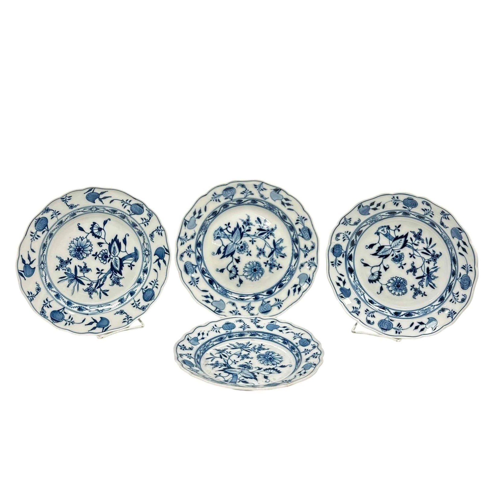 Meissen 'Blue Onion' Pattern Porcelain  Plates (1 of 18)