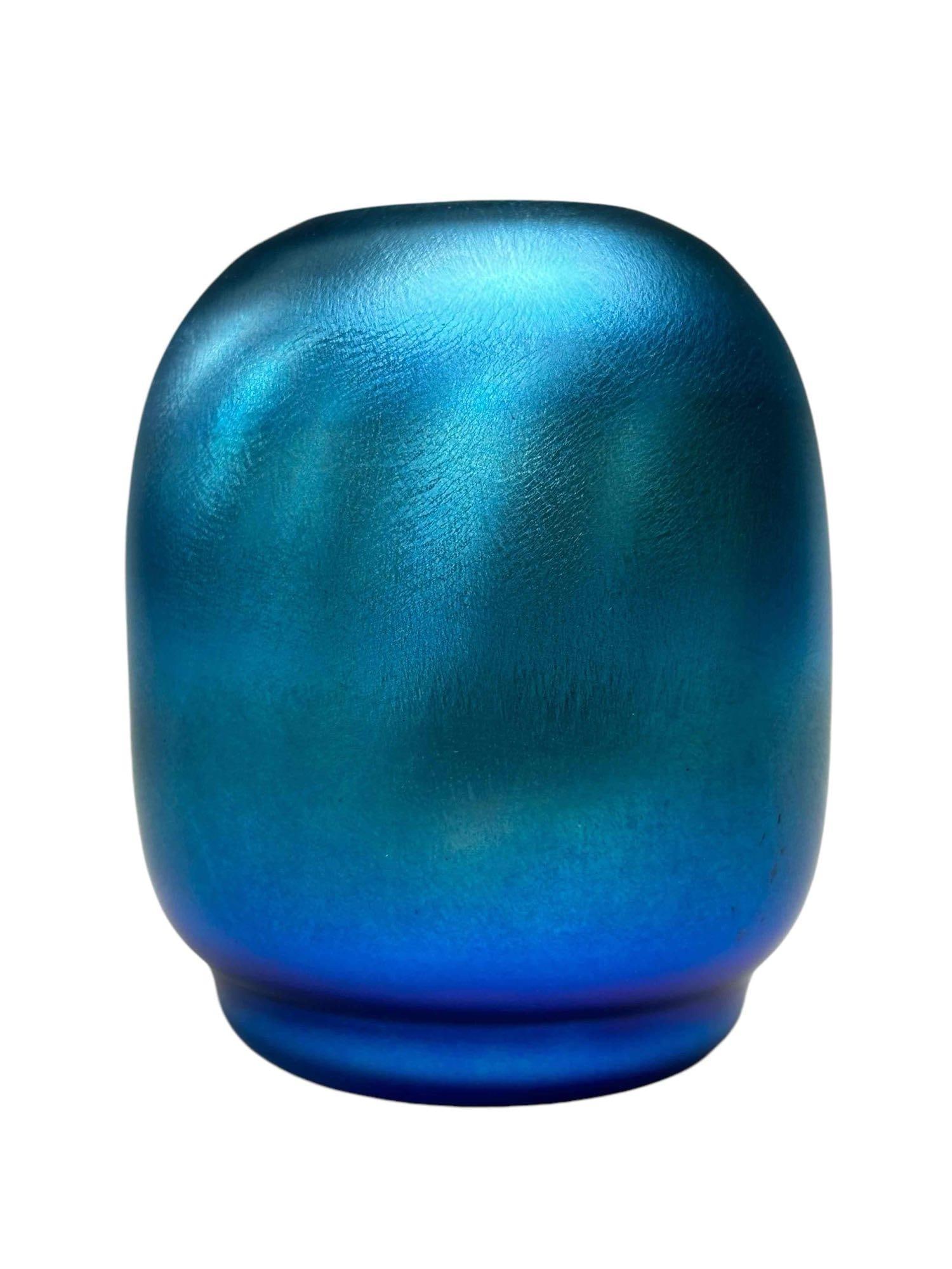 Durand Blue Iridescent Art Glass Vase - Victor (1 of 15)