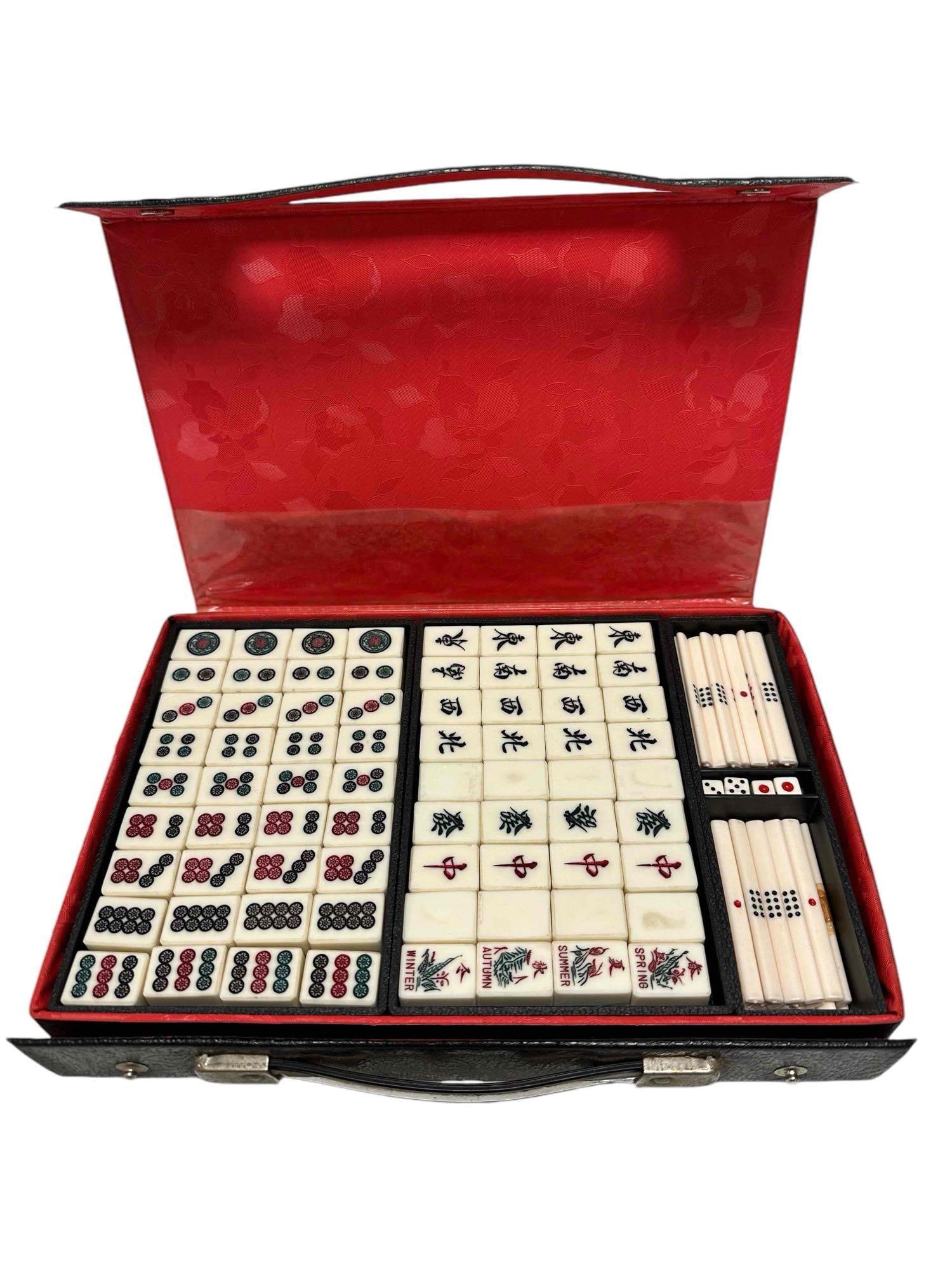 Vintage Mah Jong Set in Case (1 of 19)