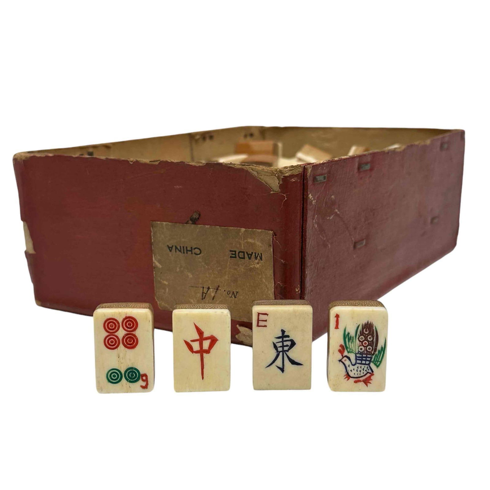 142 Bamboo Mah Jong Tiles: 142 vintage Mah Jong game tiles with bamboo back and bone/i vory carved front. Good condition as shown, see photos