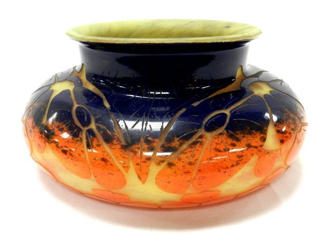 LE VERRE FRANCAIS FRENCH CAMEO GLASS BOWL: French Art glass low bowl. Engraved on base edge ''Le Verre Francais'' and ''France''. Approx 7.5" wide x 3.5" high with a 4.5" opening. Yellow matte splatter interior. Condition is good overall. No c