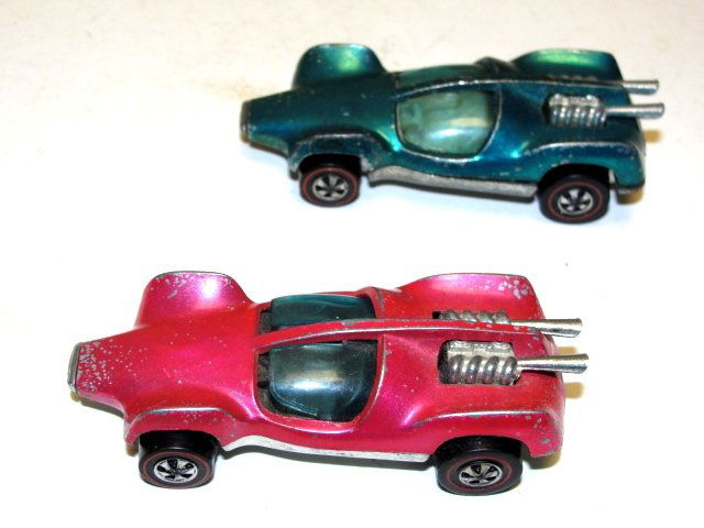 Mattle Hot Wheels Redliners 1969 Hong Kong: Vintage Hot Wheels Redline Diecast Mantis Pink, other color uncertain blue/green. Condition both with paint wear.
