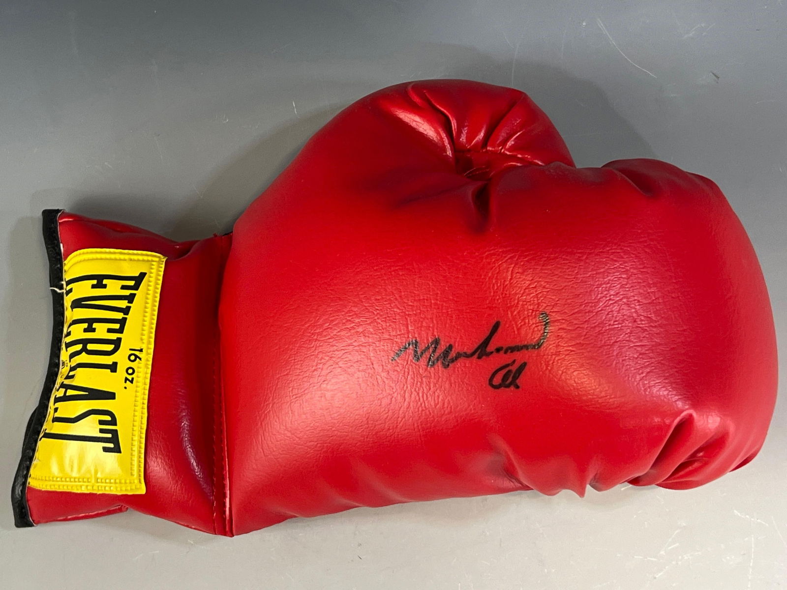 Muhammad Ali Autographed Boxing Glove JSA (1 of 10)