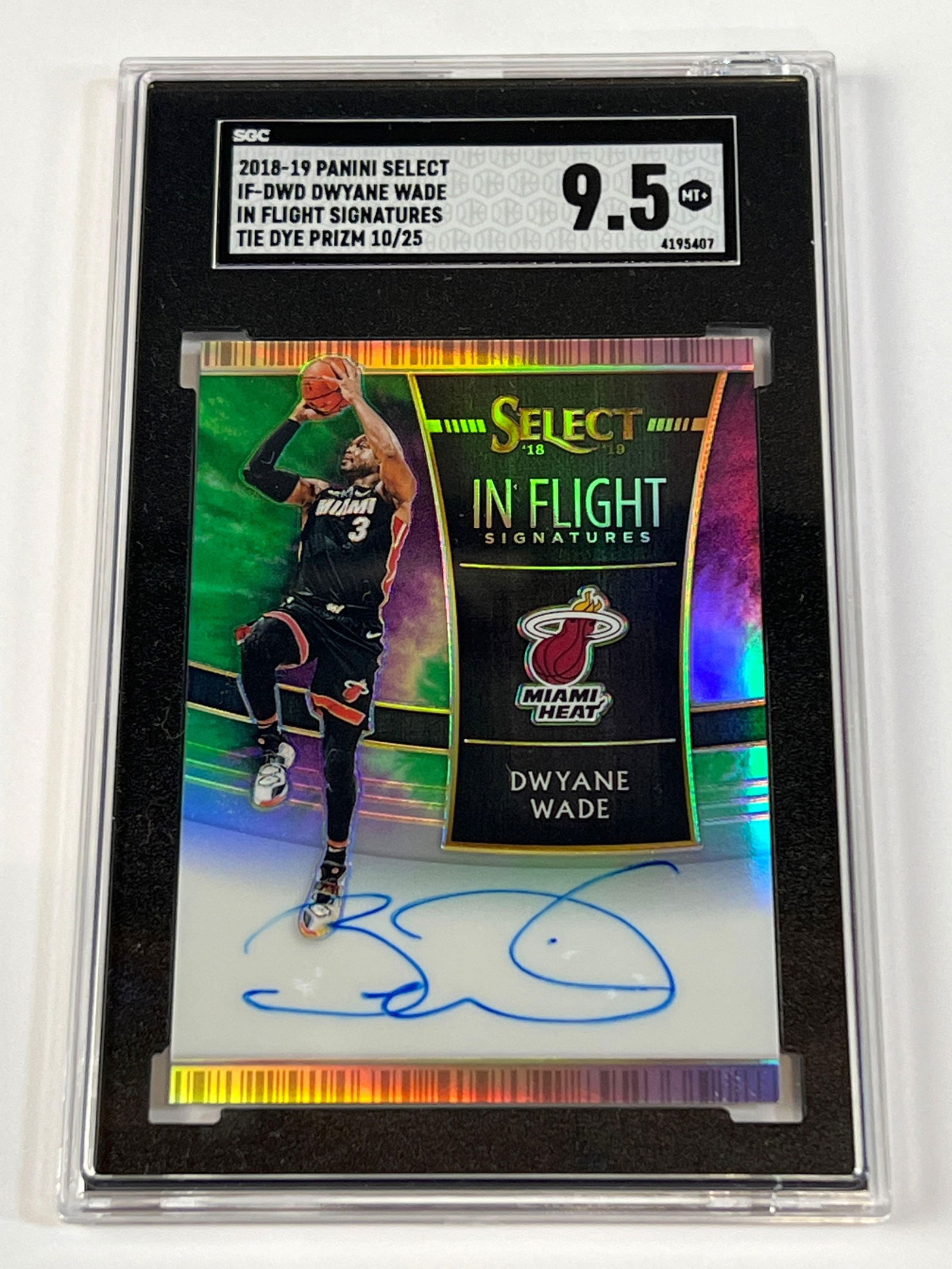 2018 Select In Flight Signatures Dwyane Wade On Card Auto 10/25 SGC 9.5 (1 of 11)