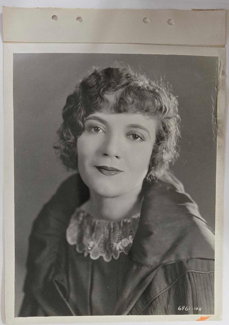 Contraband Keybook Stills: Quantity: 11 Year: 1925 Condition: B Country: U.S.A Studio: Famous Players - Lasky Corp. Size: 8x11 Genre: Silent Stars: Lois Wilson, Noah Beery, Raymond Hatton, Raymond McKee