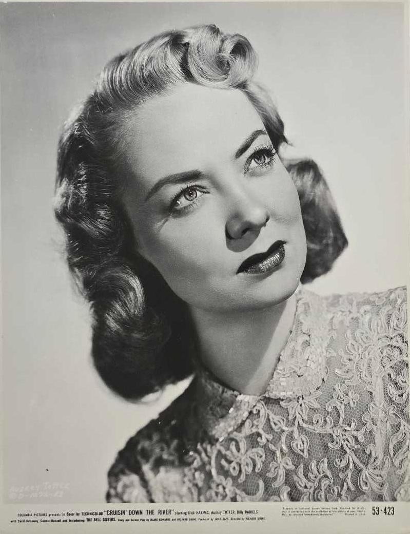 Cruisin' Down the River - Move Stills (1 of 20)