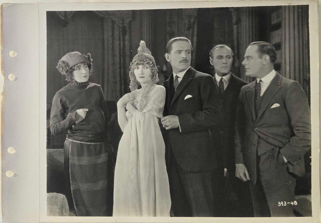 Dangerous Lies - Keybook Stills: Quantity: 21 Year: Condition: B Country: U.S.A Studio: Paramount (British) Size: 8x11 Genre: Silent Stars: David Powell, Mary Glynne, Harry Ham, Warburton Gamble